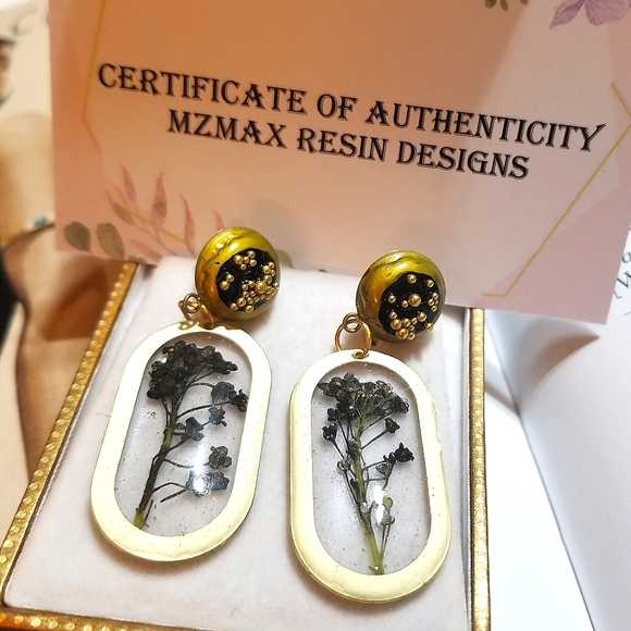 MzMax Resin Designs Black Dried Flowers Long Dangle Earrings - Picture 4 of 7